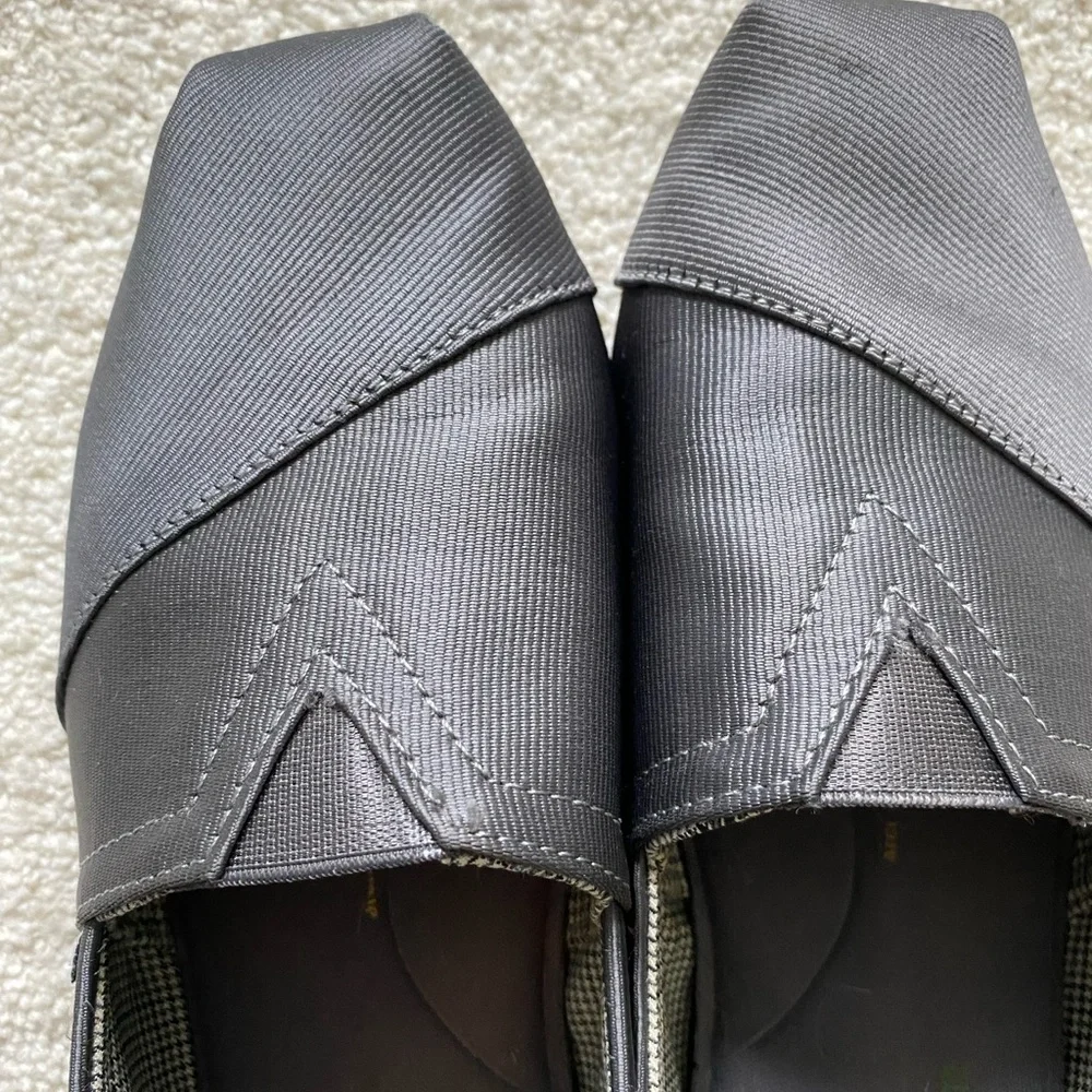 Bobs size 6.5 gray/silver shoes - Picture 7 of 7